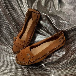Woman’s Peace ☮️ Leather Moccasins size 8 1/2 only worn☝️one time, very cute🪶🤠